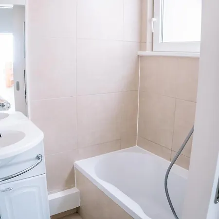Apartmán Vlakbij Centrum! *